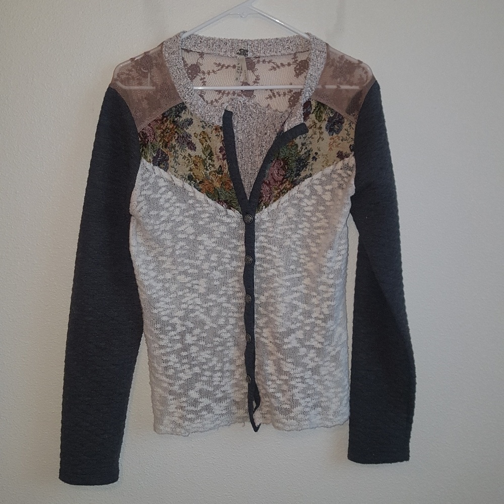 Unique BKE size S cardigan
